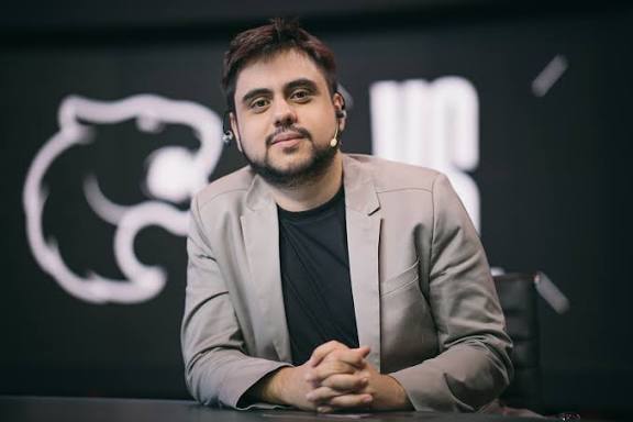 _joviego's tweet photo. URGENTE. 🚨🚨

Segundo fontes da Riot, após as múltiplas mudanças e polêmicas ao redor da série envolvendo Loud e Red, a série está CANCELADA e será trocada por uma MD3 de 2x2 no Aram de Felipe "Corradini" e Tockers contra Jean "LoudGods" e Raise.

QUEM GANHA TORCEDOR?? https://t.co/vf6idFDPlo