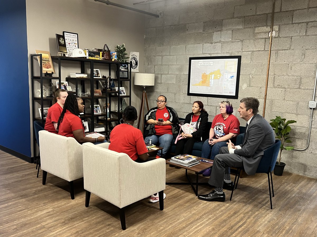 cwa7050's tweet image. Yesterday, on behalf of CWA District 7 / LPAT, Congressman Greg Stanton was presented with a Certificate of Appreciation for his pro-labor leadership and support of legislation that protects working families.

Thank you @RepGregStanton

#ProLabor #WorkingFamilies