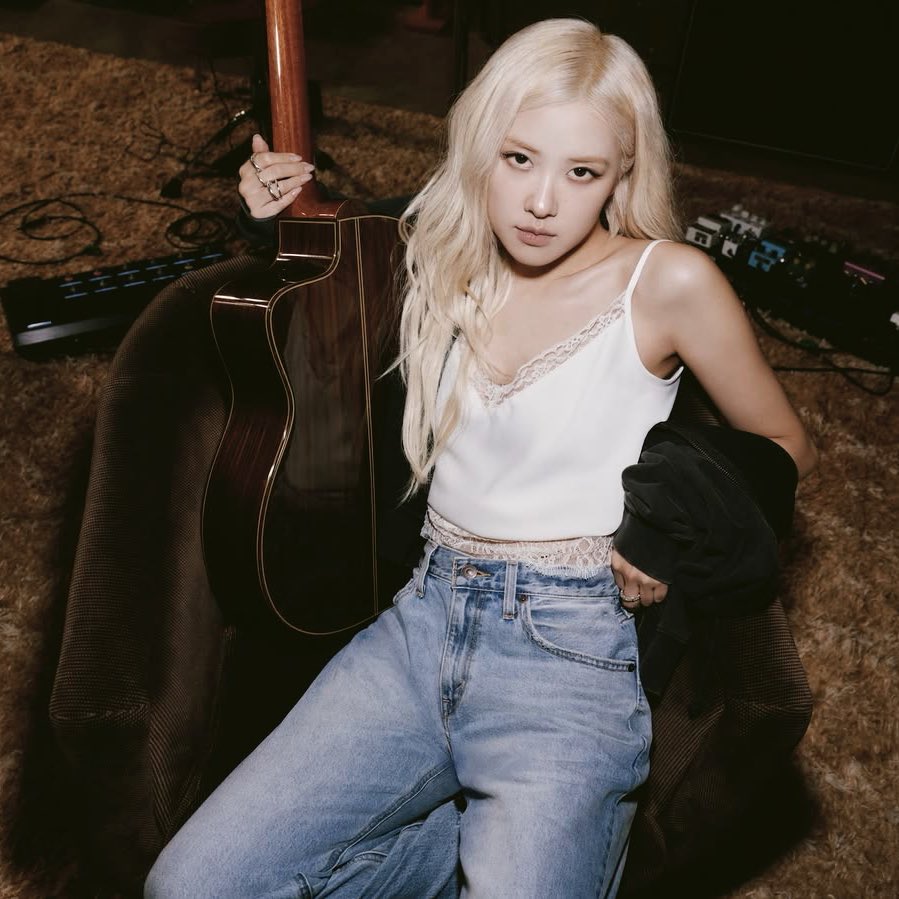 ROSÉ becomes the first female K-Pop act in history to simultaneously rank on IFPI global albums and singles charts.