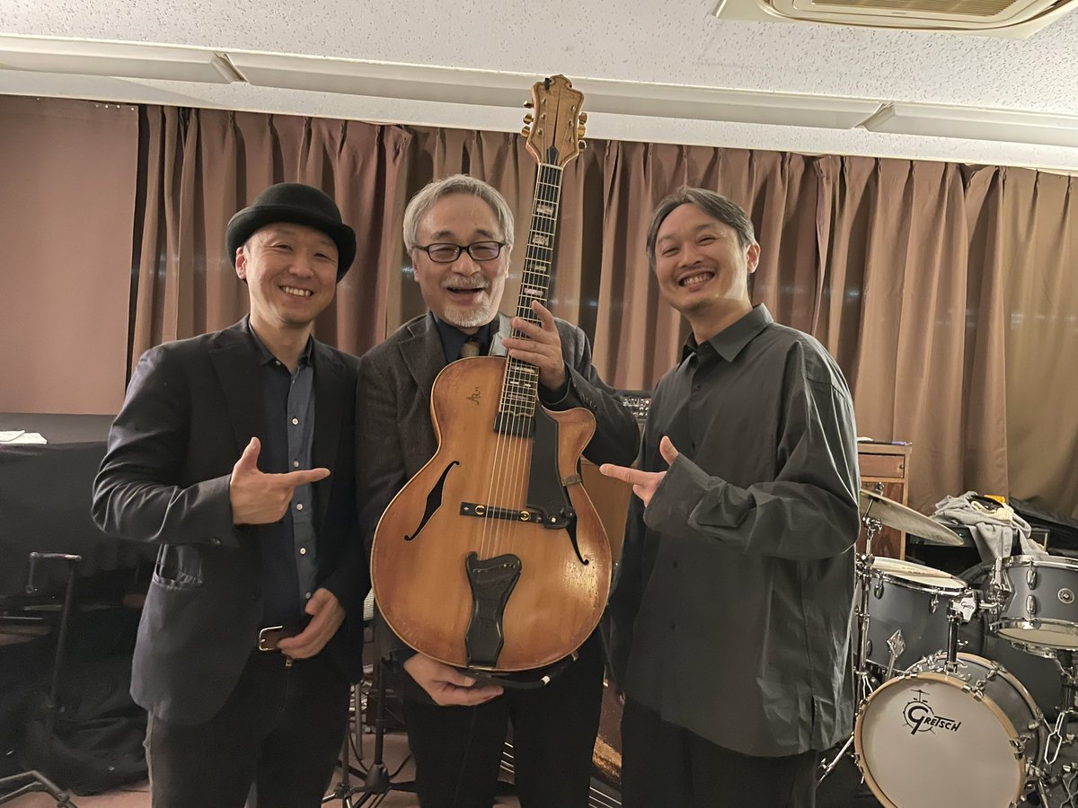 一昨日は神戸元町Theater Jazzy。寒いなかお越しくださった皆さま 