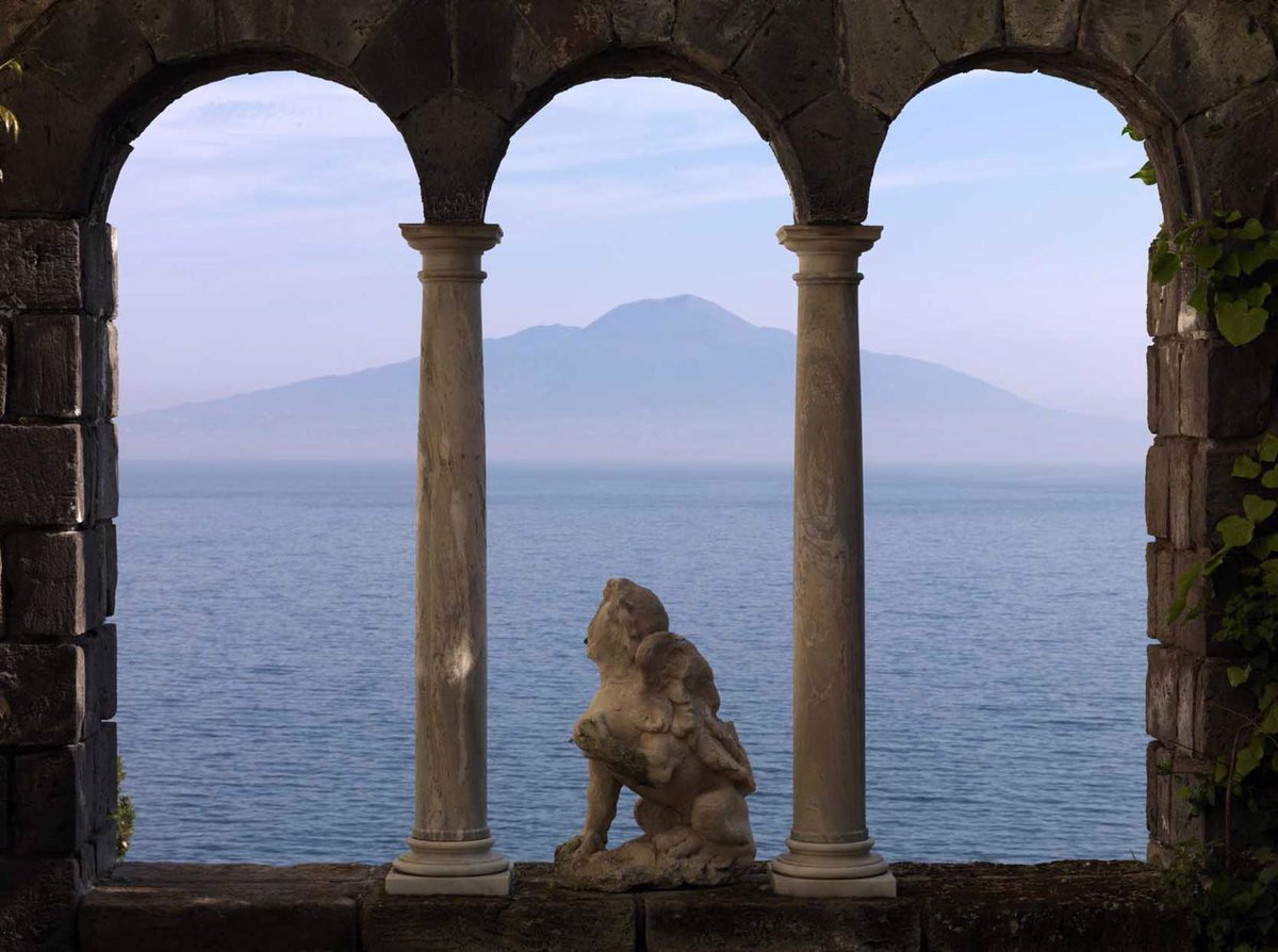 Ortgeist's tweet image. Mount Vesuvius from the terrace of Villa Astor
