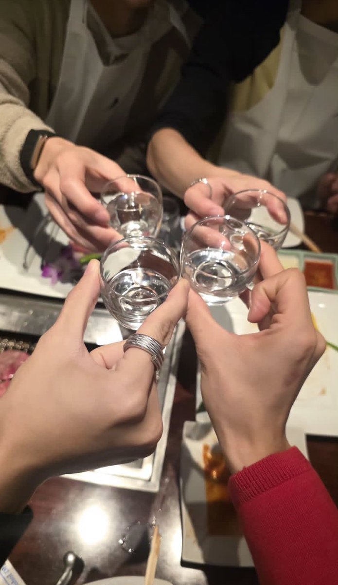 lilyrubyjk's tweet image. Ansızın sknn kalabalık bir grupla bir şeyler yapıyor ve birbirlerini tanımıyormuş gibi davranıyolar artık buna alıştım öaoahdlaohdado