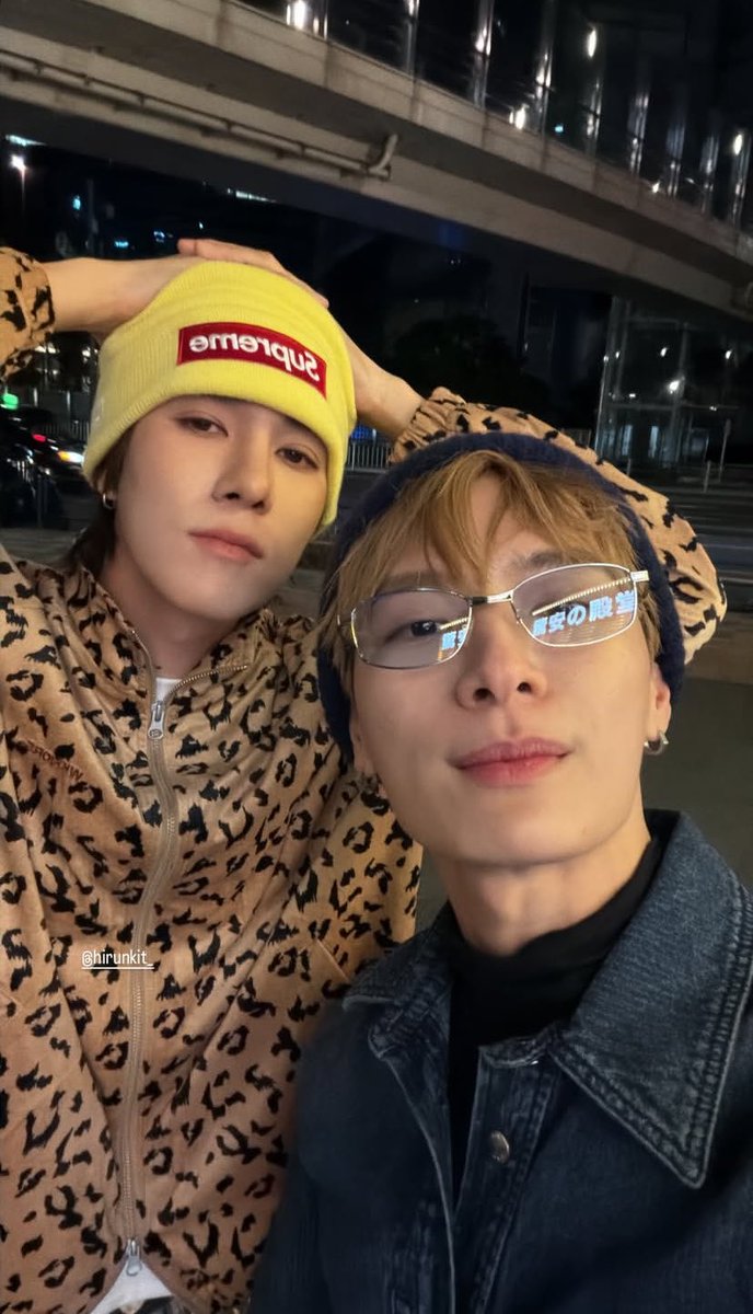 lilyrubyjk's tweet image. Ansızın sknn kalabalık bir grupla bir şeyler yapıyor ve birbirlerini tanımıyormuş gibi davranıyolar artık buna alıştım öaoahdlaohdado