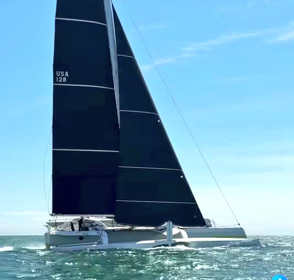 UltimBoat's tweet image. #Ultime #MOD70 #Antigua360

1h30 de course sur l'Antigua 360 Round the Island Race, les deux MOD70 ont passe la mi course. Argo en tête à 29 noeuds, Zoulou à 30 noeuds à 3 milles.