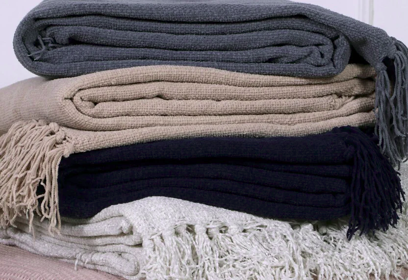 jjasminescott's tweet image. Want a styled, cozy look? Learn how to layer blankets, throws, and cushions like an interior stylist. shorturl.at/7LMYS
#HomeStylingTips #InteriorGuide #CozyHomes #LaGraceHome