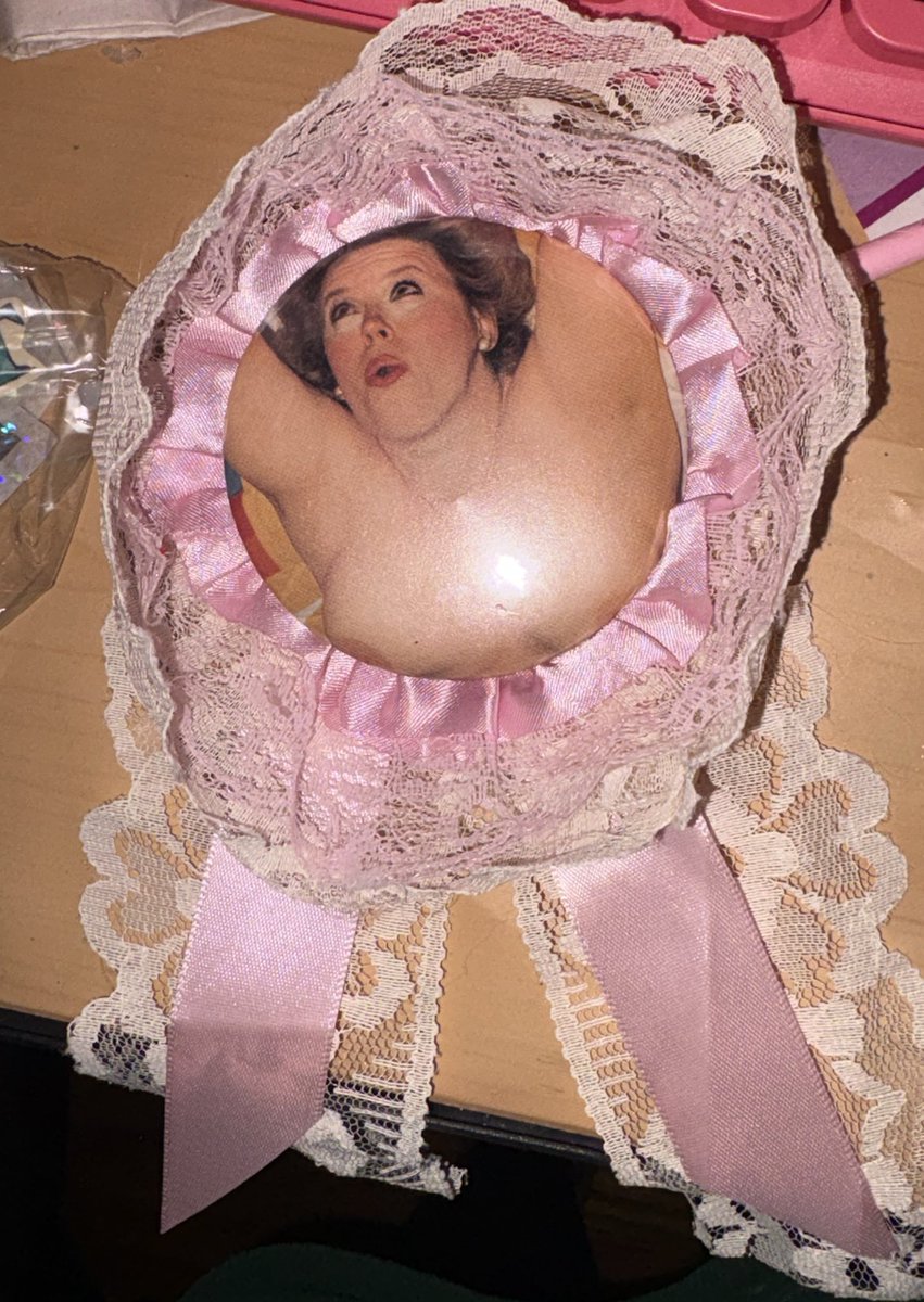 in my room (@nonormiesallow1) on Twitter photo 