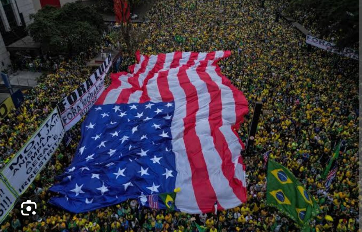 Essa bandeira no meio do Brasil apoiando o tarifaço do trump, será estudado no futuro.