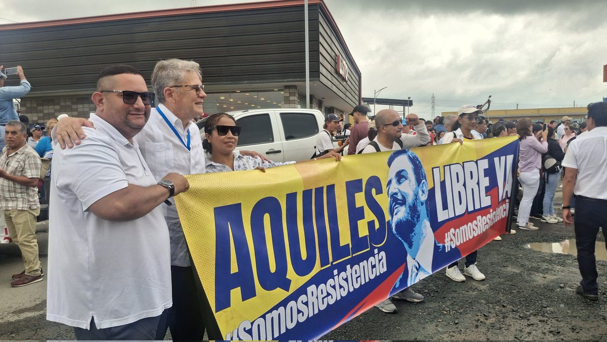 #NoboaNiHaceNiDejaHacer
Estuvimos con los ciudadanos, en los exteriores de la Universidad Ecotec, donde sesionará la Asamblea para aprobar un nefasto proyecto de ley que amenaza los presupuestos y gestión de alcaldías y prefecturas.