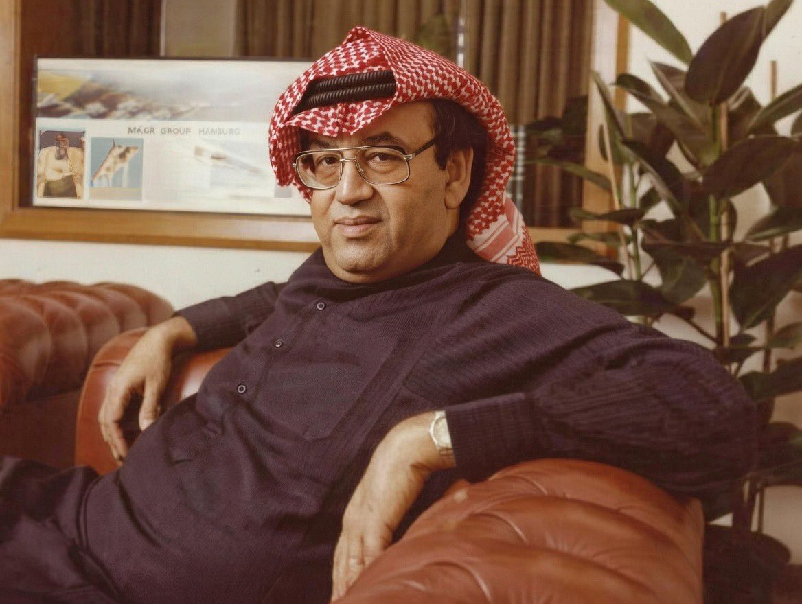 يقول غازي القصيبي : 

عود نفسك على الفرح حتى يعتاد هو عليك، وأعط نفسك الأمل حتى تجد الدنيا بين يديك، افرح بما لديك حتى يأتيك اكثر مما تتخيل .