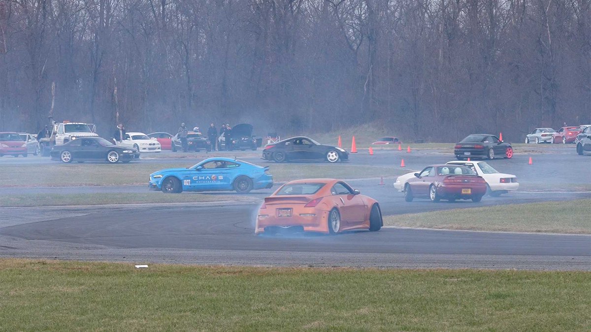 MotorWeek's tweet photo. Greg Carloss went to Summit Point Motorsports Park for "Drifters of December", a spontaneous winter get-together that has evolved into an annual hot-ticket festival for drifting.
Watch the #OverTheEdge segment in this weekend's episode!
Find airdates: https://t.co/XjnHb3d5N3 https://t.co/qDp2pe1o7F