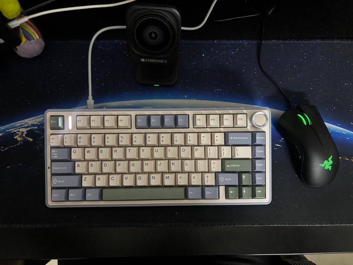 Barmanji88's tweet photo. Aula 75 just landed and it’s pure beauty.
Not Keychron, but this hits different.
Adult money era 😌
What should we build to test it?
#Aula75 #MechanicalKeyboard #DevLife https://t.co/mHdMDBKVjR