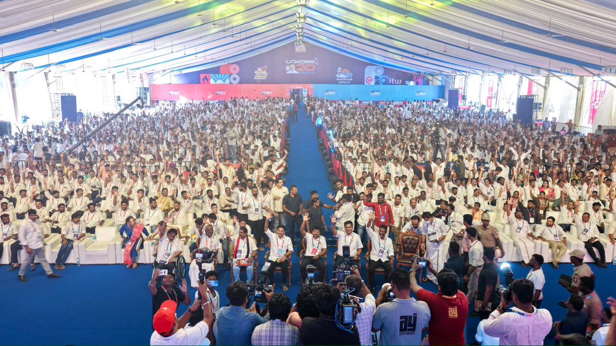 mkstalin's tweet image. LOADING 2.0: Offline, Online என இரண்டிலும் கழகத்தின் இருவண்ணக் கொடிதான் பறக்க வேண்டும்!

எந்த எதிர்பார்ப்பும் இல்லாமல், தமிழ்நாட்டின் எதிர்காலத்துக்காகக் கழகத்தை ஆதரித்து இணையத்தில் களமாடும் Digital Dravidian Stock அனைவரும் உங்கள் பணியை இன்னும் ஊக்கத்தோடு தொடருங்கள்!

பா.ஜ.க.வின்