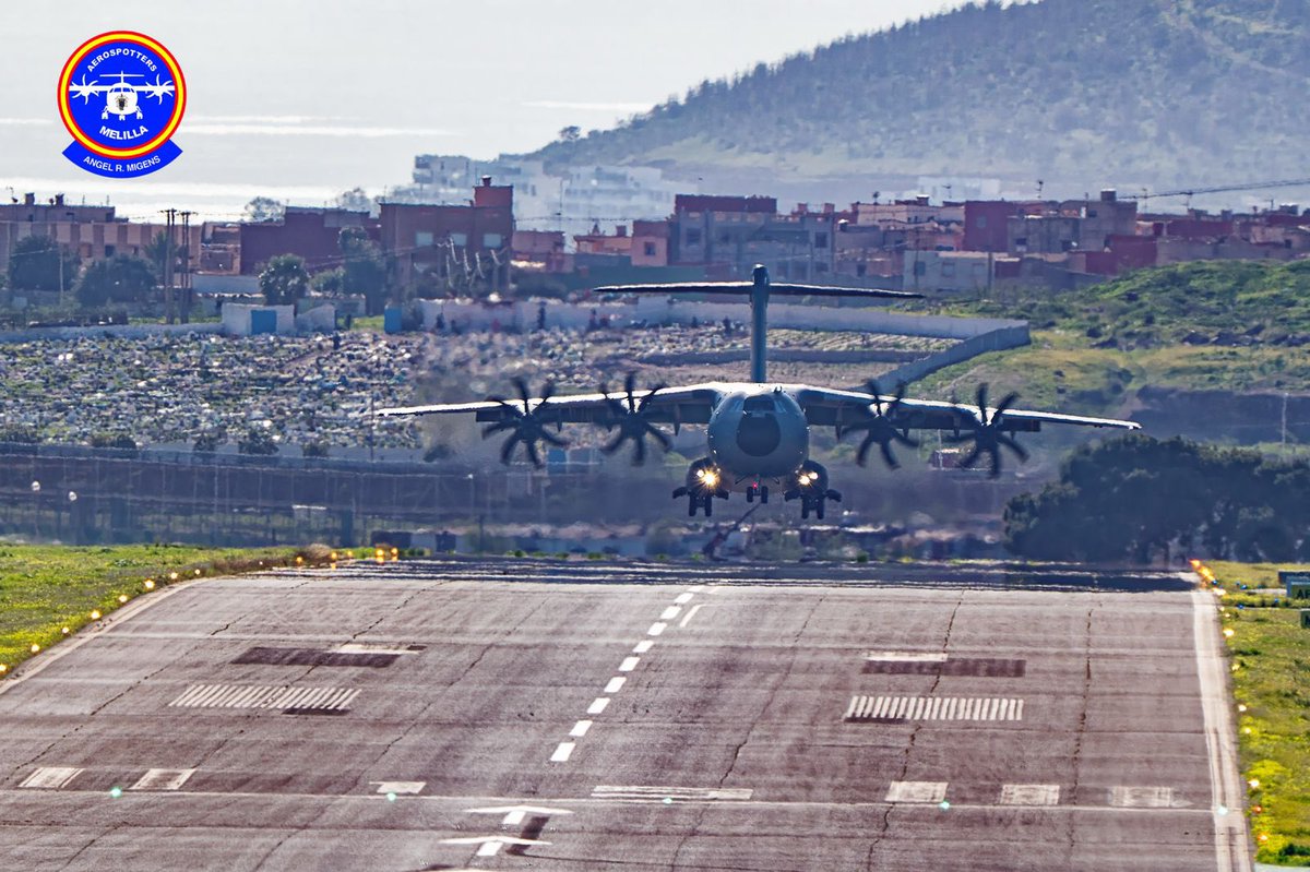 SpottersMelilla's tweet photo. ¡HITO HISTÓRICO!
Primer aterrizaje de un A400M en #MelillaMLN.
Aquí vemos al #MAMUT76 del @Ala31Transporte tomando por la #rwy33 procedente de #ZaragozaZAZ.
.
.
Fotos📸: Ángel R. Migens
@AvistamientosA @MilRadar @Web_AME @EjercitoAire https://t.co/inqQvNaApY