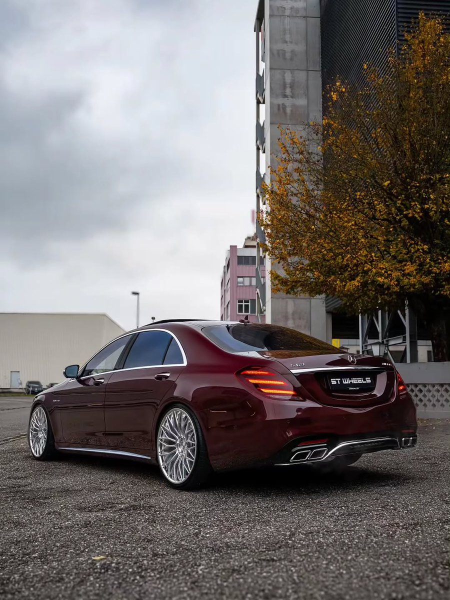 LuxuryMercedes's tweet photo. Mercedes AMG S63 W222 
Cylinders 8
Volume 510 L
Power 585 L.S
Acceleration time 100 km /h 4 sec https://t.co/srd29sZdRH