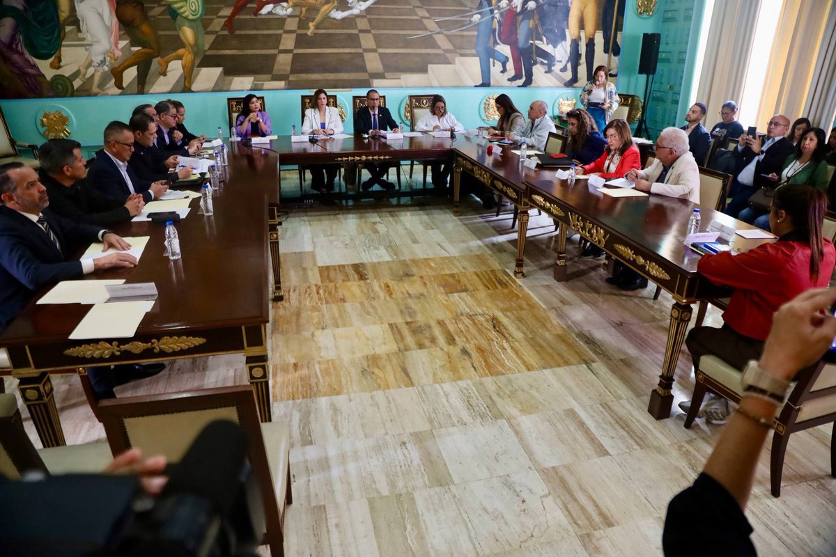 Dip. <a href="/rubenlimas/">Ruben Limas</a>, Jefe de la Fracción de #AcciónDemocrática e integrante de la comisión, participó hoy en la instalación de la Comisión Especial para el cumplimiento de la Ley de Amnistía en el Salón de los Escudos de la Asamblea Nacional. ¡Comprometidos con la convivencia!🏛️🇻🇪🏳️