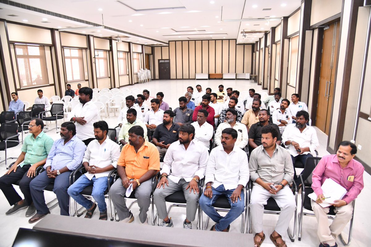 IPRTelangana's tweet image. Tri-Corporation Commissioners Call for 100% Door-to-Door Garbage Collection; Assure Job Security &amp;amp; Accident Insurance

In a strong push to make the Tri-Corporation (CURE) area clean and garbage-free, Commissioners of #GHMC RV.Karnan, #Cyberabad G.Srijana and #Malkajgiri T.Vinay