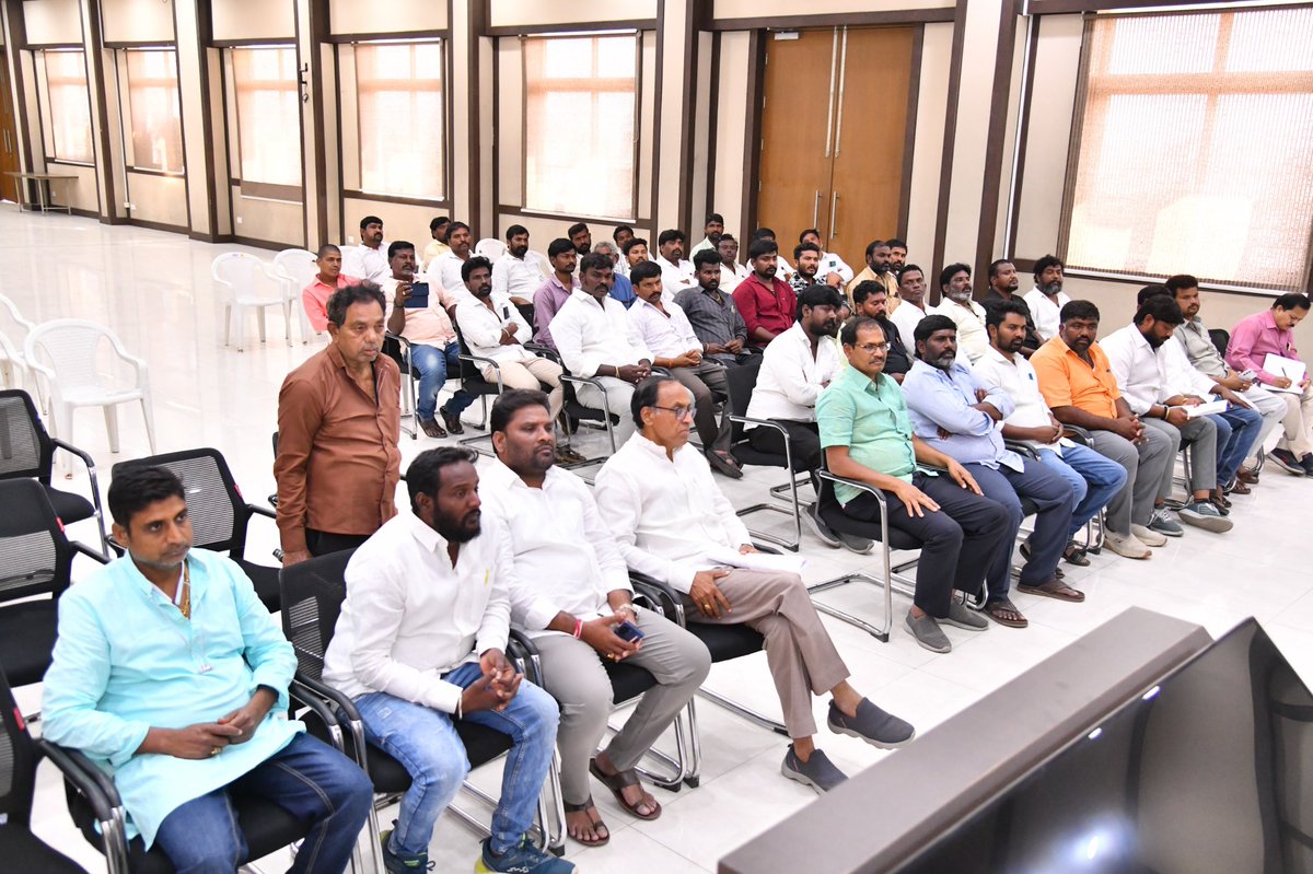 IPRTelangana's tweet image. Tri-Corporation Commissioners Call for 100% Door-to-Door Garbage Collection; Assure Job Security &amp;amp; Accident Insurance

In a strong push to make the Tri-Corporation (CURE) area clean and garbage-free, Commissioners of #GHMC RV.Karnan, #Cyberabad G.Srijana and #Malkajgiri T.Vinay