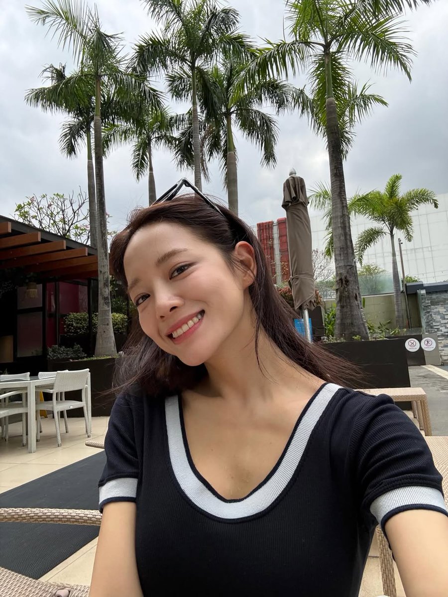 gmanews's tweet photo. WELCOME TO THE PHILIPPINES, KIM SEJEONG 🫰

South Korean singer and actress Kim Sejeong took to Instagram to share photos of herself in the Philippines on Friday night. 

She will be having her "Tenth Letter" fan concert on February 21, 2026.

📷: Kim Sejeong/Instagram https://t.co/zlV1Ipmhqa