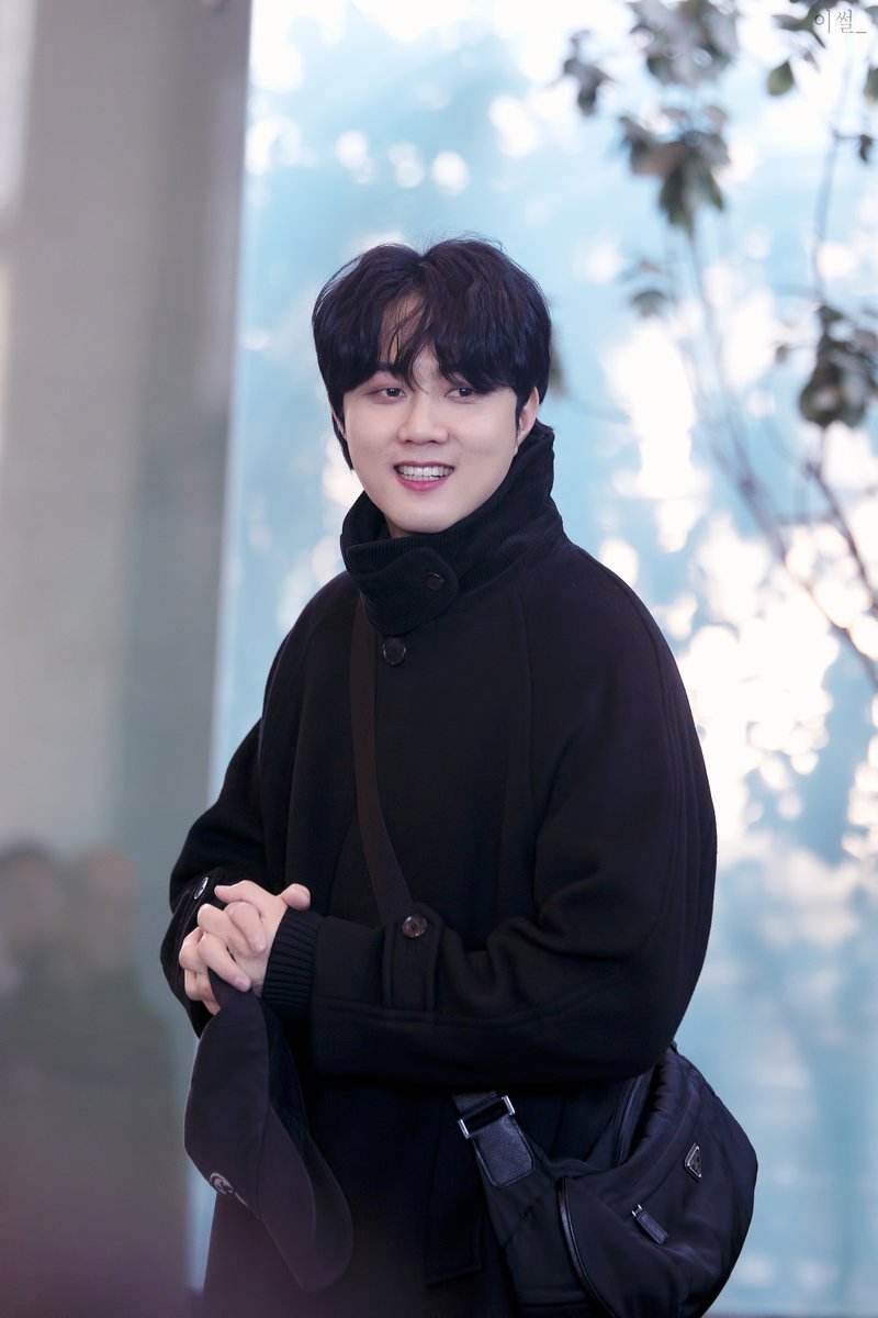 Yissull_Photo's tweet photo. 260218 렌트 퇴근길; #유현석 배우님 https://t.co/fsJCilE3tC
