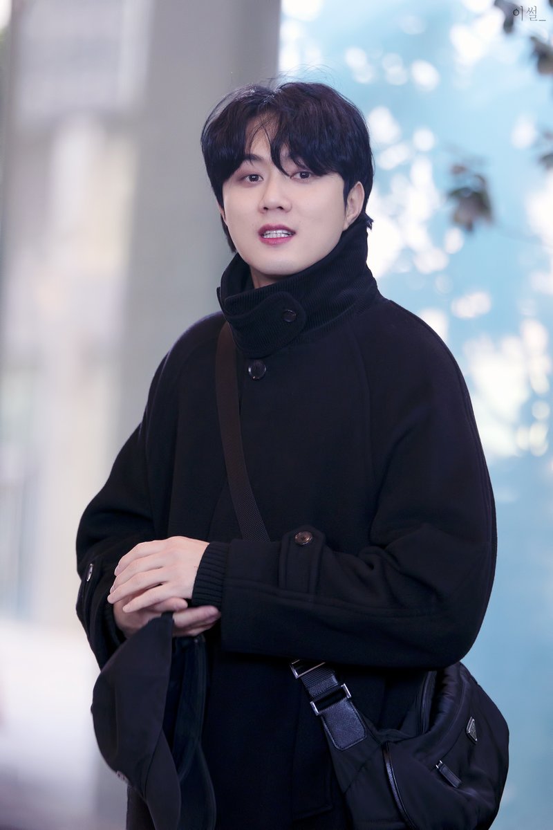 Yissull_Photo's tweet photo. 260218 렌트 퇴근길; #유현석 배우님 https://t.co/g0IvXboZVd