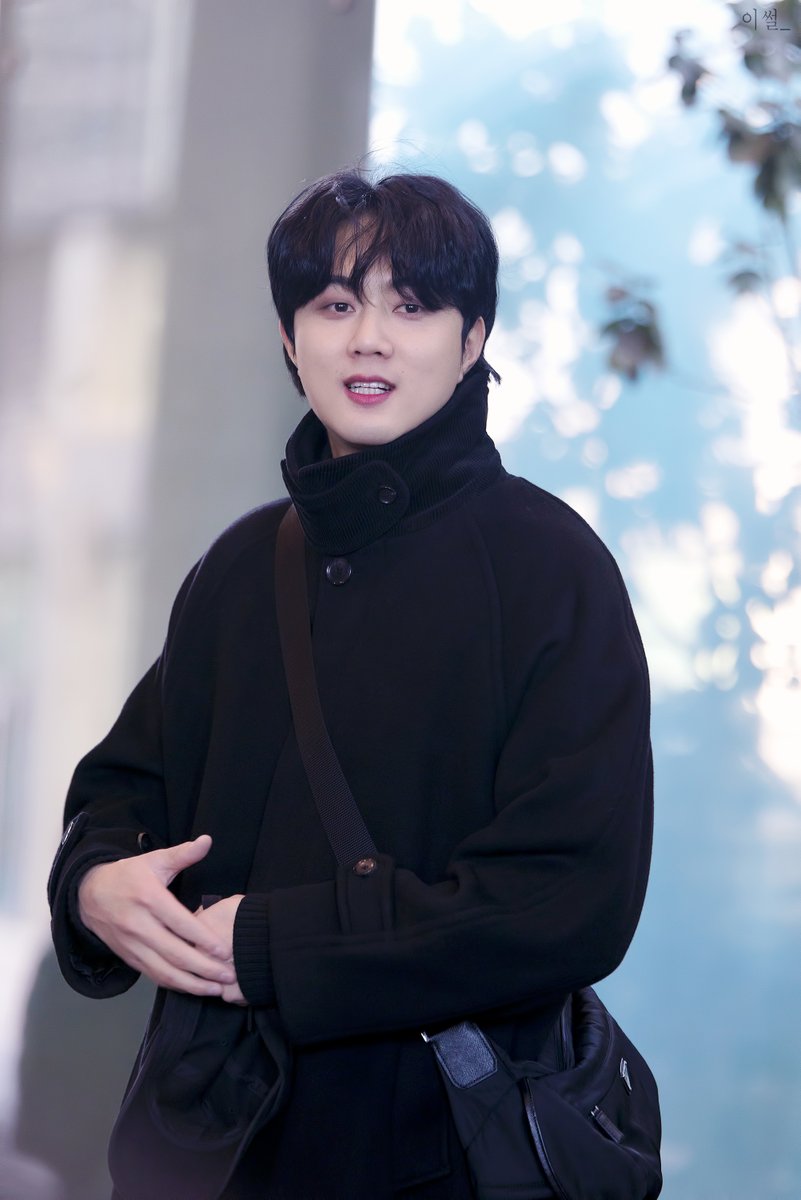 Yissull_Photo's tweet photo. 260218 렌트 퇴근길; #유현석 배우님 https://t.co/g0IvXboZVd