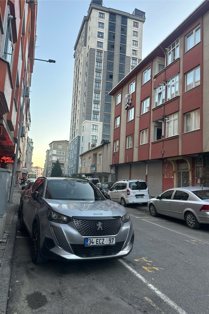 Arabanın sahibi kesin kadın dedirtecek  şekilde park etmişim özür dilerim 😁