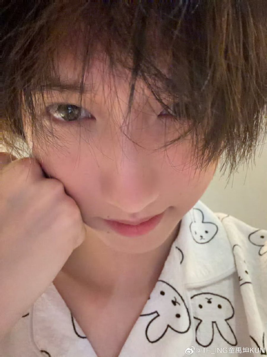 [🗓️] 2026/02/20
𝙏𝙁_𝙄𝙉𝙂 #𝙏𝙤𝙣𝙜𝙔𝙪𝙠𝙪𝙣 𝙒𝙚𝙞𝙗𝙤 𝙐𝙥𝙙𝙖𝙩𝙚 🤎 

ฝันดีครับ

🔗: weibo.com/7645374204/526…

#童禹坤 #ถงอวี่คุน #TF_ING #今日童步 #TF家族三代 #TFFamily