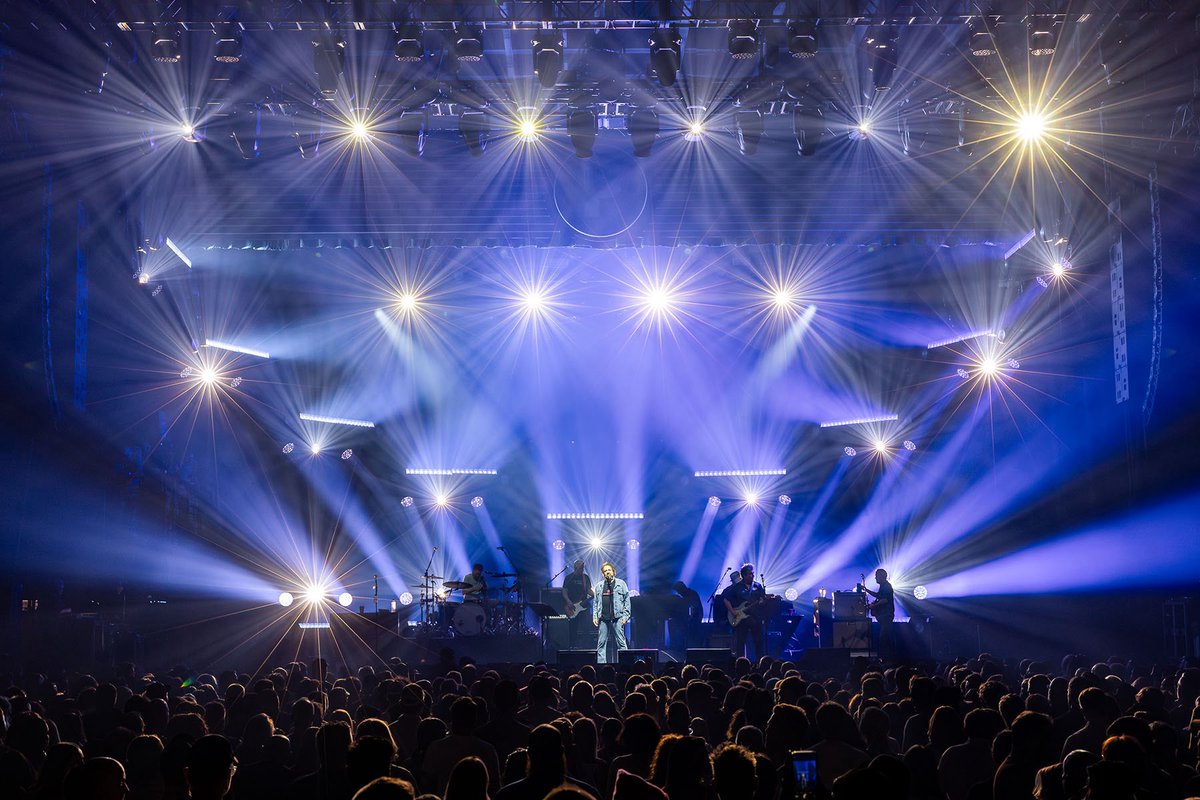 TheRobeWay's tweet photo. Lighting designer Conner Ostrowski of Wide Open Productions was excited to join the Counting Crows creative team, bringing fresh ideas and energy to the stage aesthetics with @Robelighting #iFORTE LTX, #Spiider &amp; #iPointe65 luminaires supplied by @Upstaging_Inc. https://t.co/NXAasl9tSs