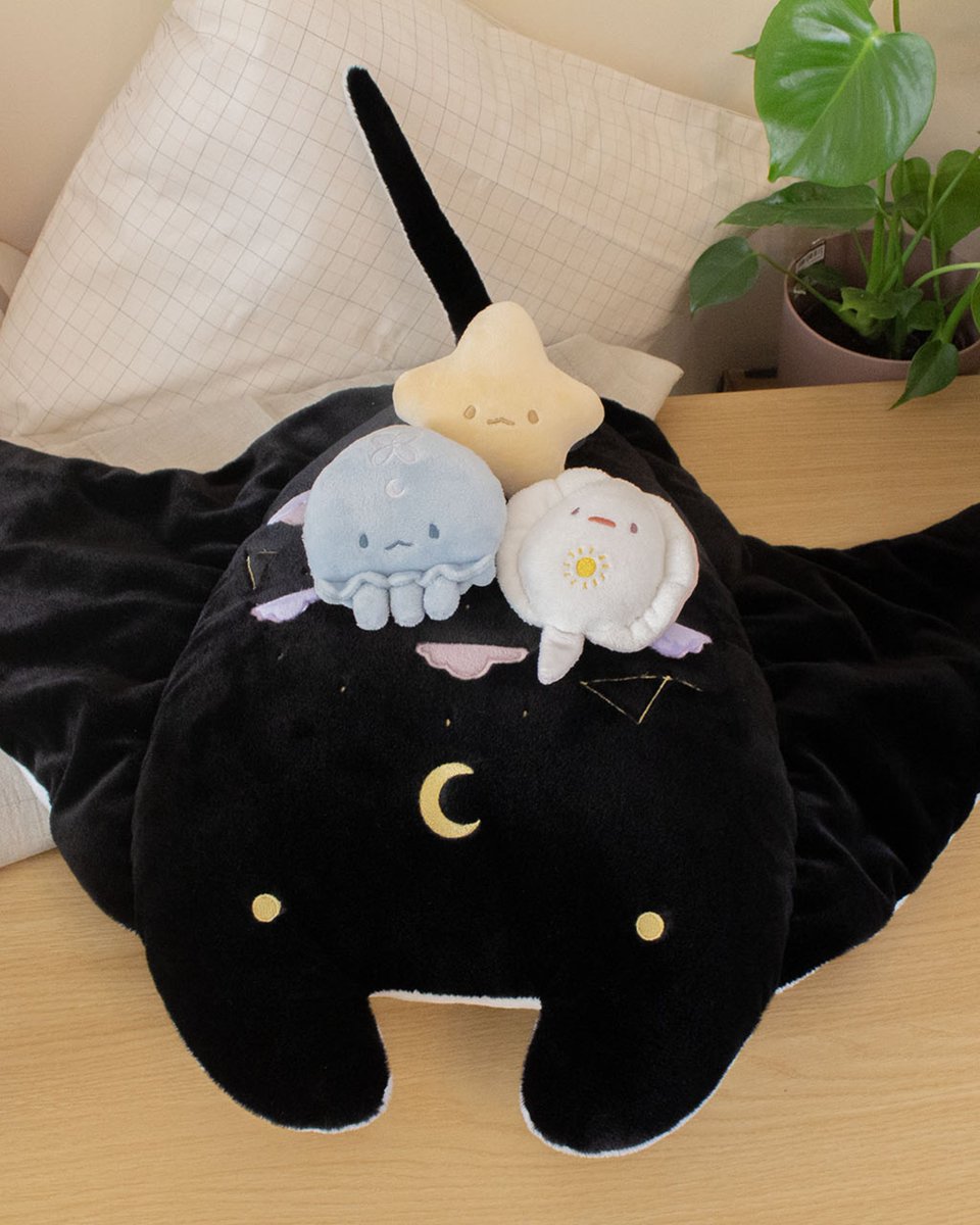 leikya_'s tweet photo. the astronimals mini plushies!! ⭐️ a baby starfish, stingray and jellyfish!🥺 https://t.co/atrL3H1mG9