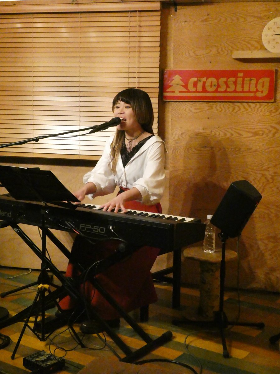 木曜は #新代田crossing で久し振りの雛ちゃんへ
喉の調子が多少悪かったようですが、ステージではとても元気で素敵な雛ちゃんを満喫できました
今日の海老名のフリーライブも期待してます😊

#成宮雛
