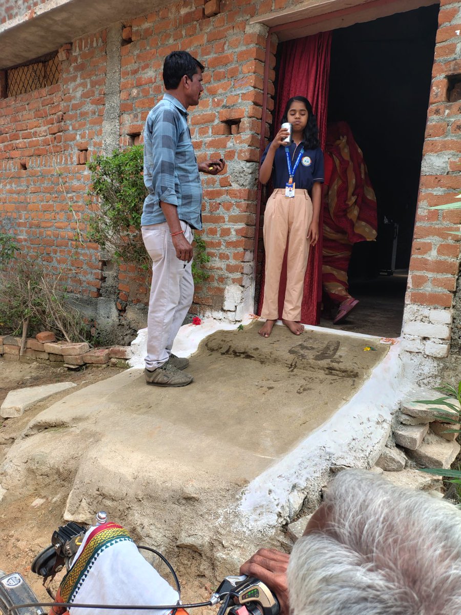 proniwari's tweet photo. "फाइलेरिया से मुक्ति पाना है, दवा खाना है, स्वच्छता अपनाना है"

'राष्ट्रीय फाईलेरिया उन्मूलन कार्यक्रम' अंतर्गत घर-घर फाइलेरिया रोधी सामूहिक दवा का सेवन (MDA) कराया गया 

@CMMadhyaPradesh @healthminmp @JansamparkMP
#राष्ट्रीय_फाईलेरिया_उन्मूलन_कार्यक्रम #JansamparkMP #niwari https://t.co/QdkFIaorKs
