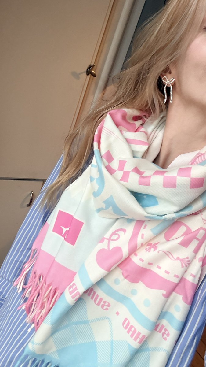 Got my haobin scarf from <a href="/C0LAP1ANET_1325/">C0LAP1ANÈTES_HAOBIN</a> and it’s so soft and cute 🩵🩷🐬