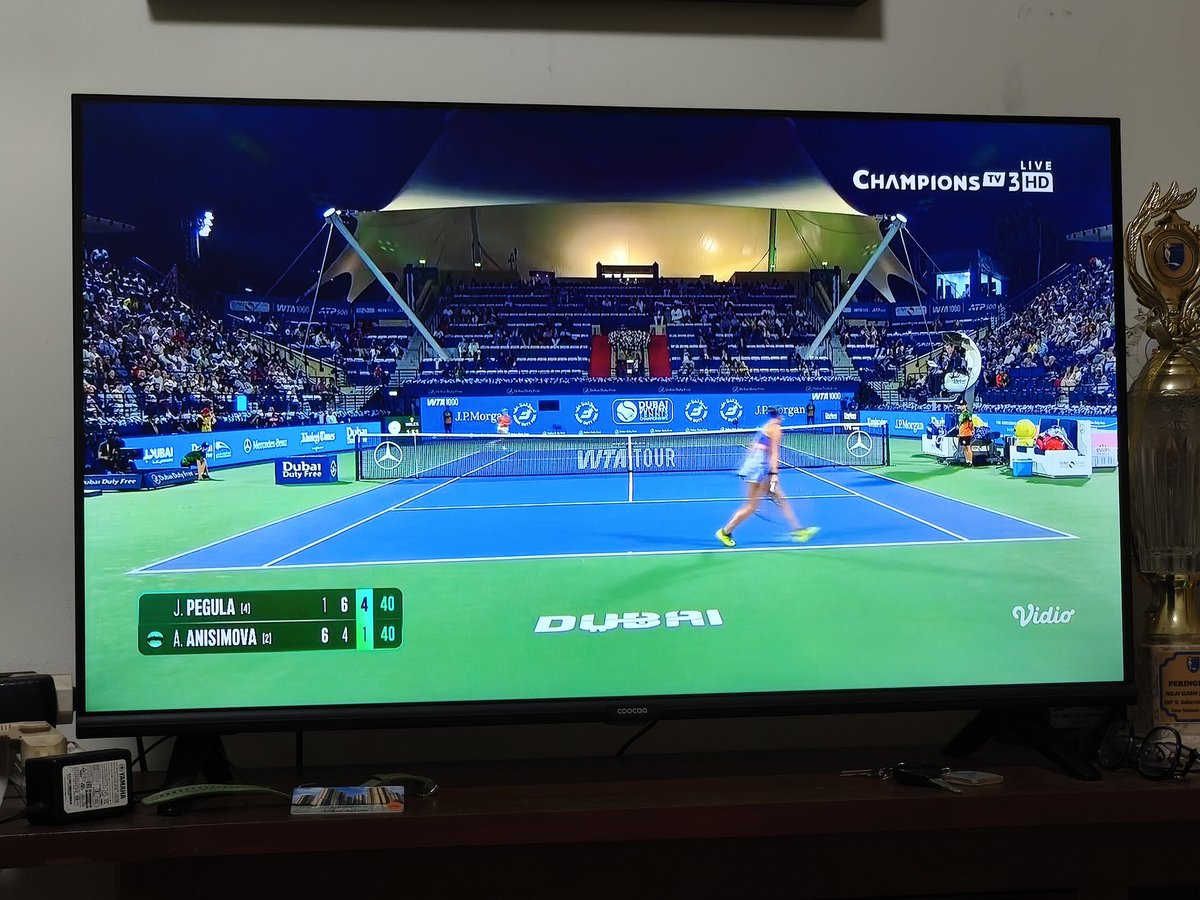 indsoe's tweet photo. halo @vidio tolong bilangin ke champions tv 3, kalo nyiarin tenis, jangan keseringan ambil angle dari blakang pemain, gak kliatan bolanya.. https://t.co/6M0AwrNYBe