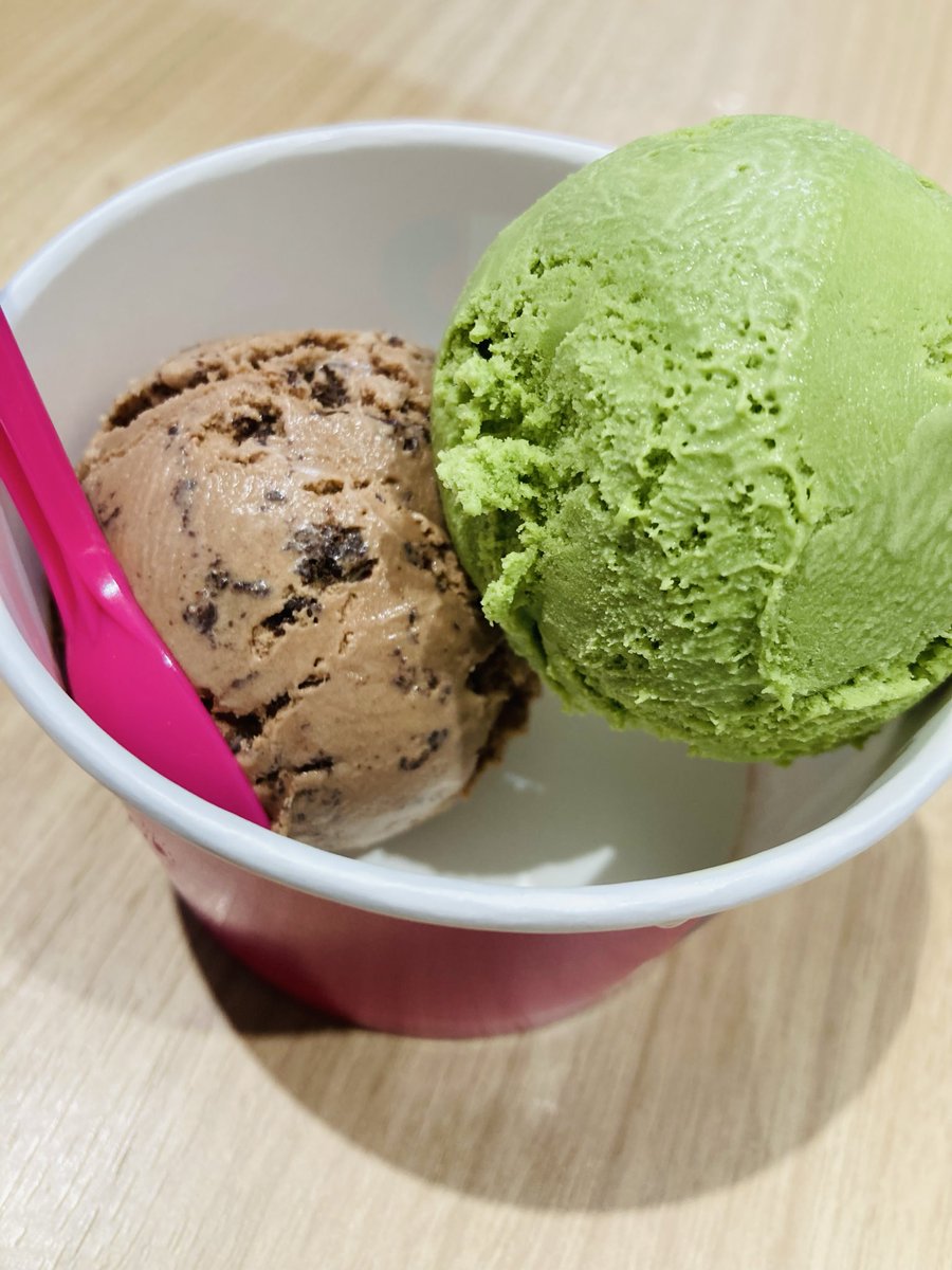 自分へのご褒美だぜい！
サーティワン行くといっつもこの組み合わせ
ちなみに抹茶&amp;チョップドチョコレート
たまには変えねばと思っているのだが…
これが好きすぎて…

 #甘党男子 
 #サーティワン 
 #抹茶 
 #チョップドチョコレート