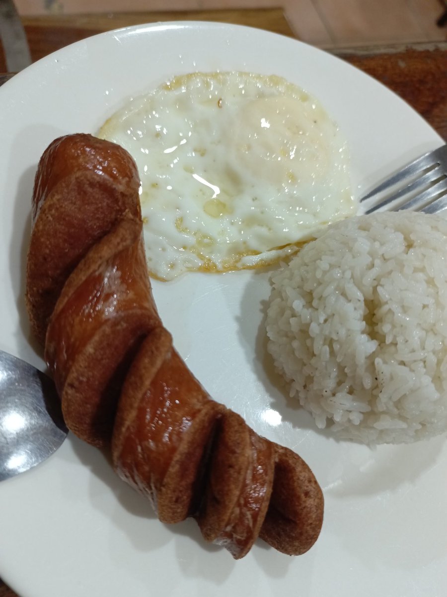 aedmhonx1988's tweet photo. My favorite meal sa silogan ni gian. Ahahahahahah
#hungarian #silog #silogannigian #cebucity #cebu https://t.co/RUkc4MRrg5