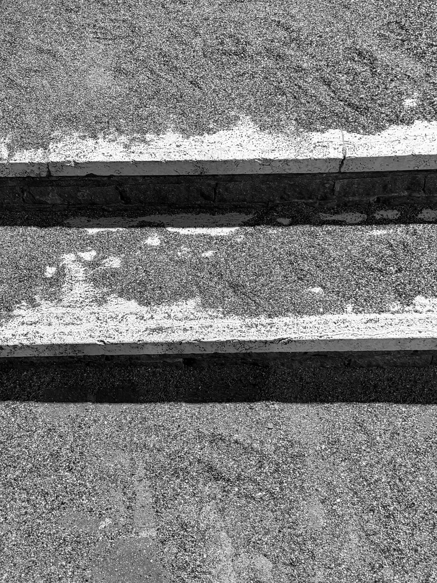 Alonein43672278's tweet image. #photography #blackandwhite #steps #sand