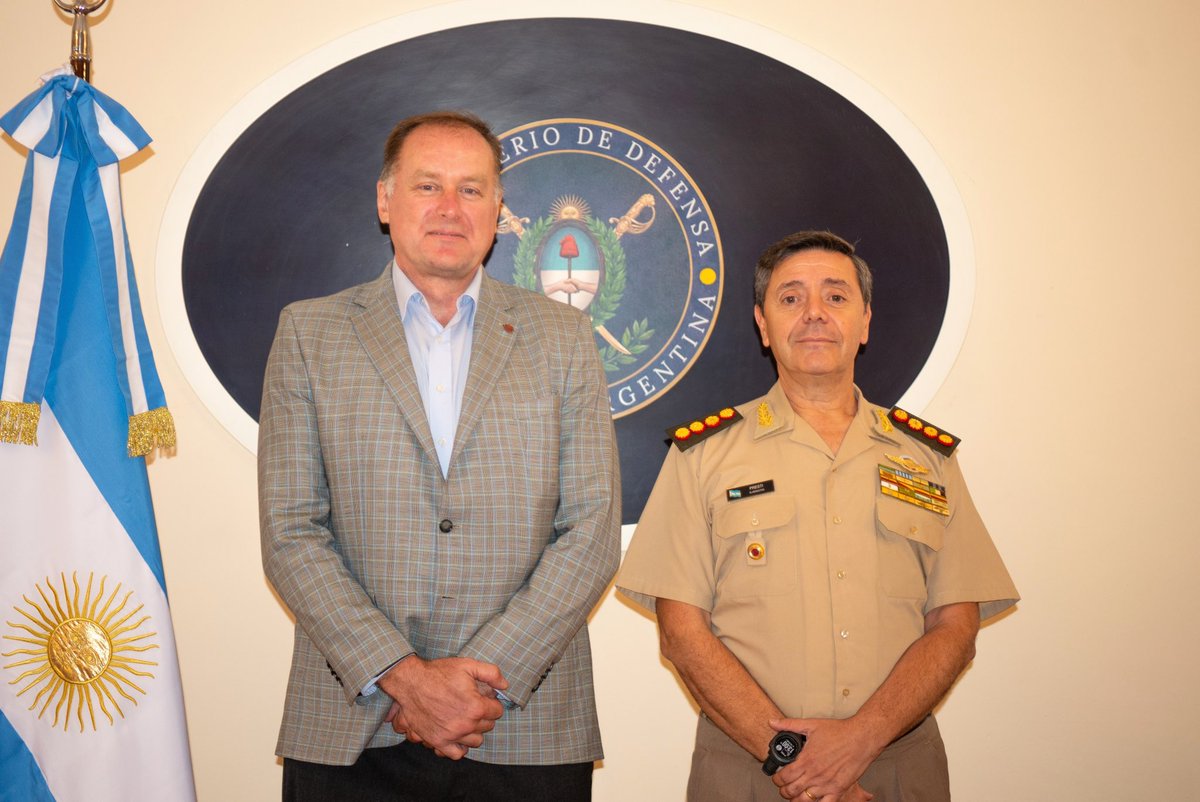 Recibí al nuevo Presidente de <a href="/FabMilitaresAr/">Fabricaciones Militares</a>, Dr. Pablo Glöggler, y trabajamos en una agenda donde analizamos en detalle la estructura, la producción y el estado general de la empresa, además de los objetivos proyectados para esta nueva etapa, con el foco puesto en fortalecer