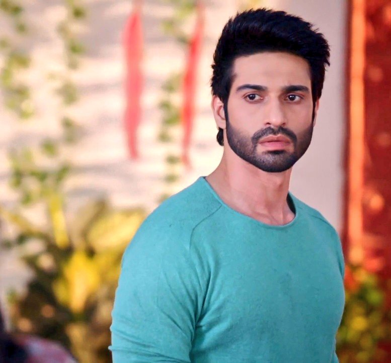 sritama23's tweet photo. Charming #DevParekh π₯ππ₯πππ
#VijayendraKumeria #Naagin4 https://t.co/t3dTdfU9ww