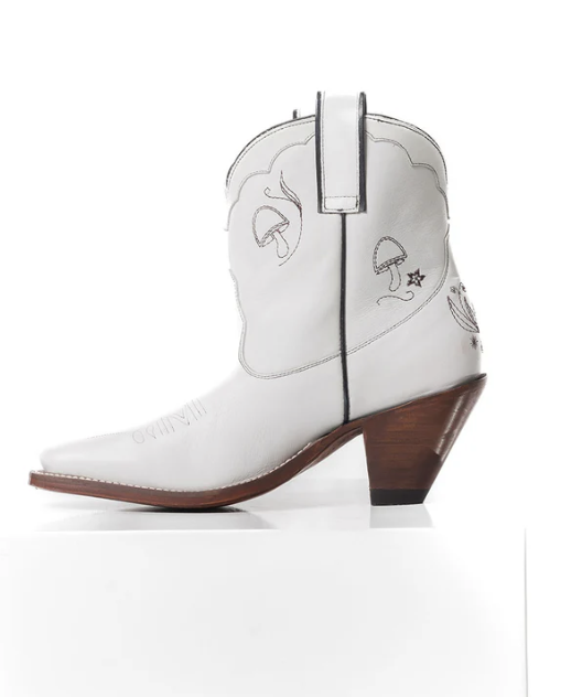 💫 for days that feel like chapters in a storybook | Besita Mystical Bootie in White