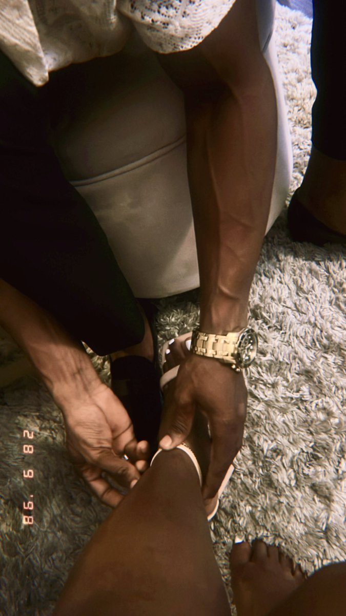 given_official1's tweet image. Drop a picture with your favorite watch ⌚️👀