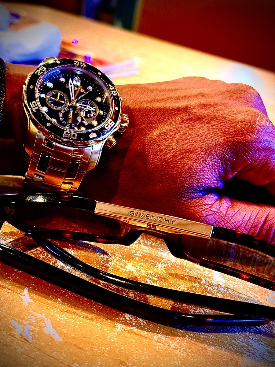 given_official1's tweet image. Drop a picture with your favorite watch ⌚️👀