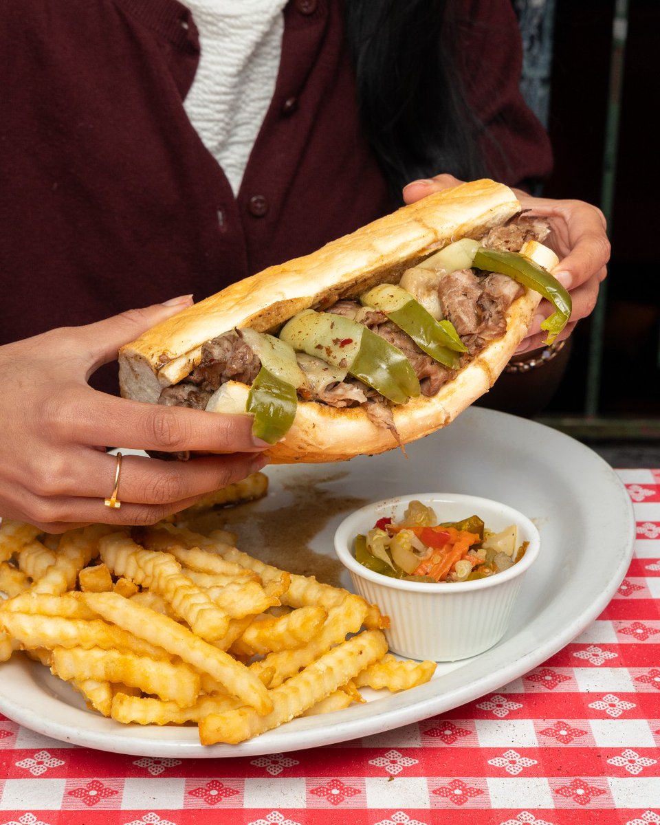 Gino's East tweet media