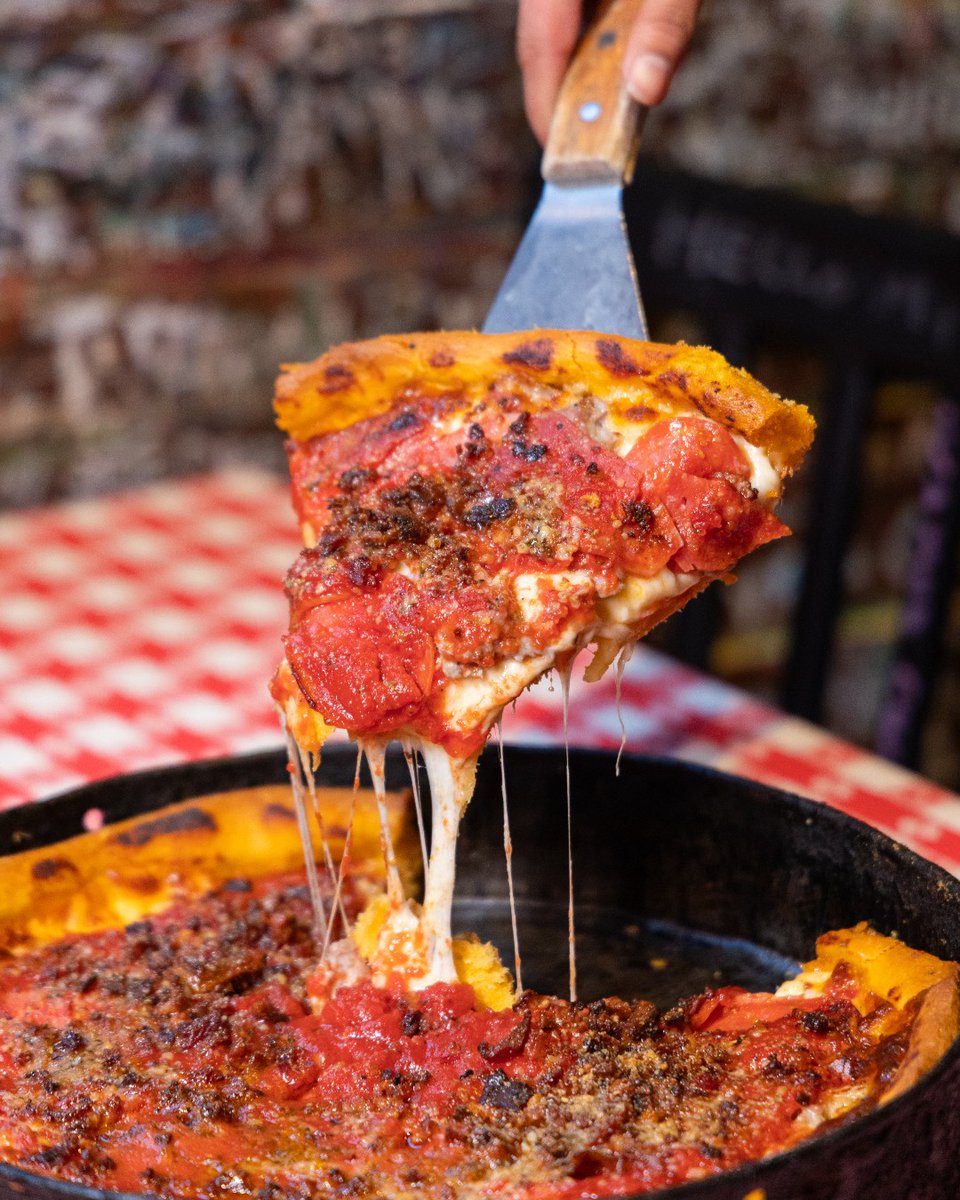 Gino's East tweet media