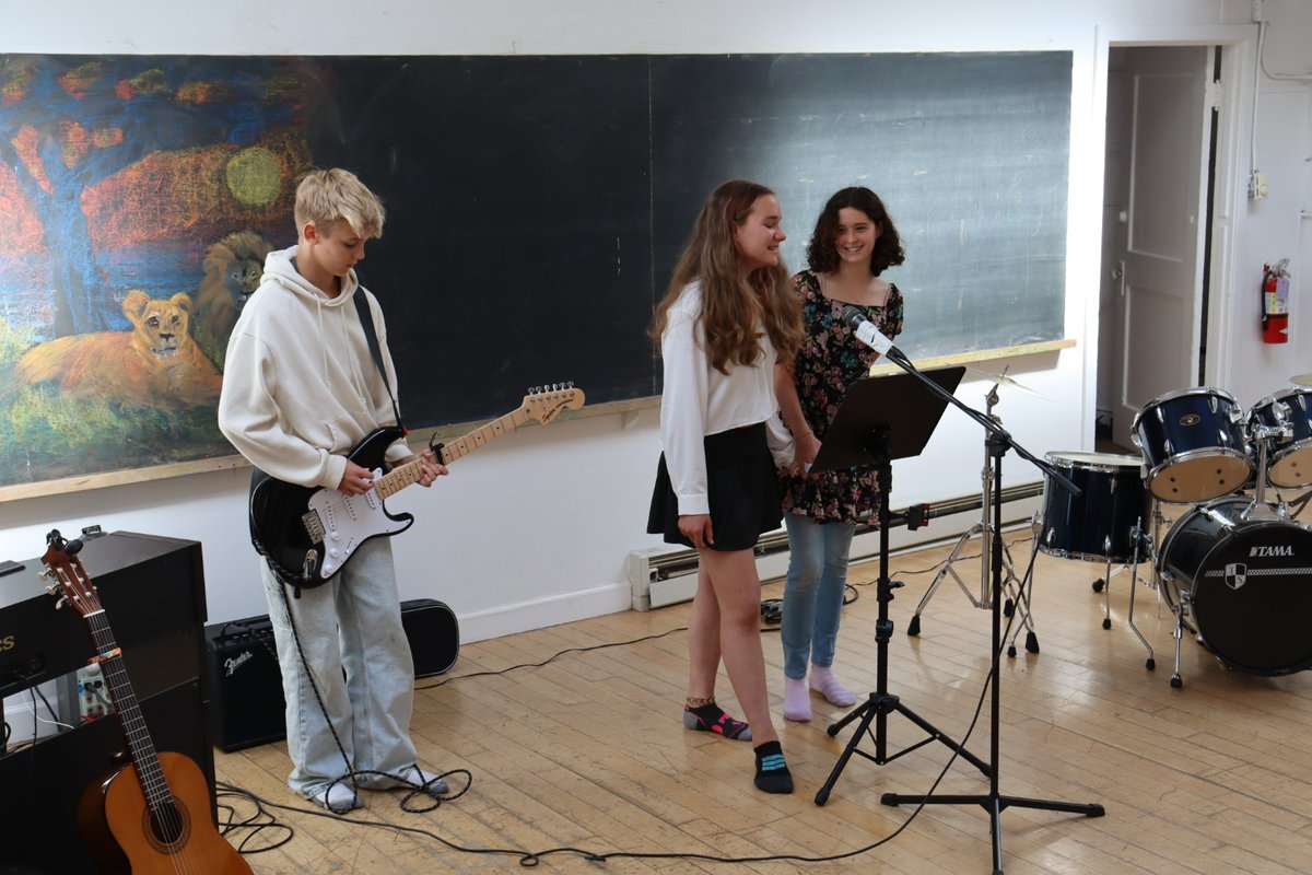 Eisteddfod 2026 is coming March 23–24! Our beloved annual celebration of the arts invites students in 2nd–8th grade to step forward with poetry, song, dance, and instrumental performances in a spirit of courage, creativity, and community.

thenewvillageschool.org/blog/eisteddfo…