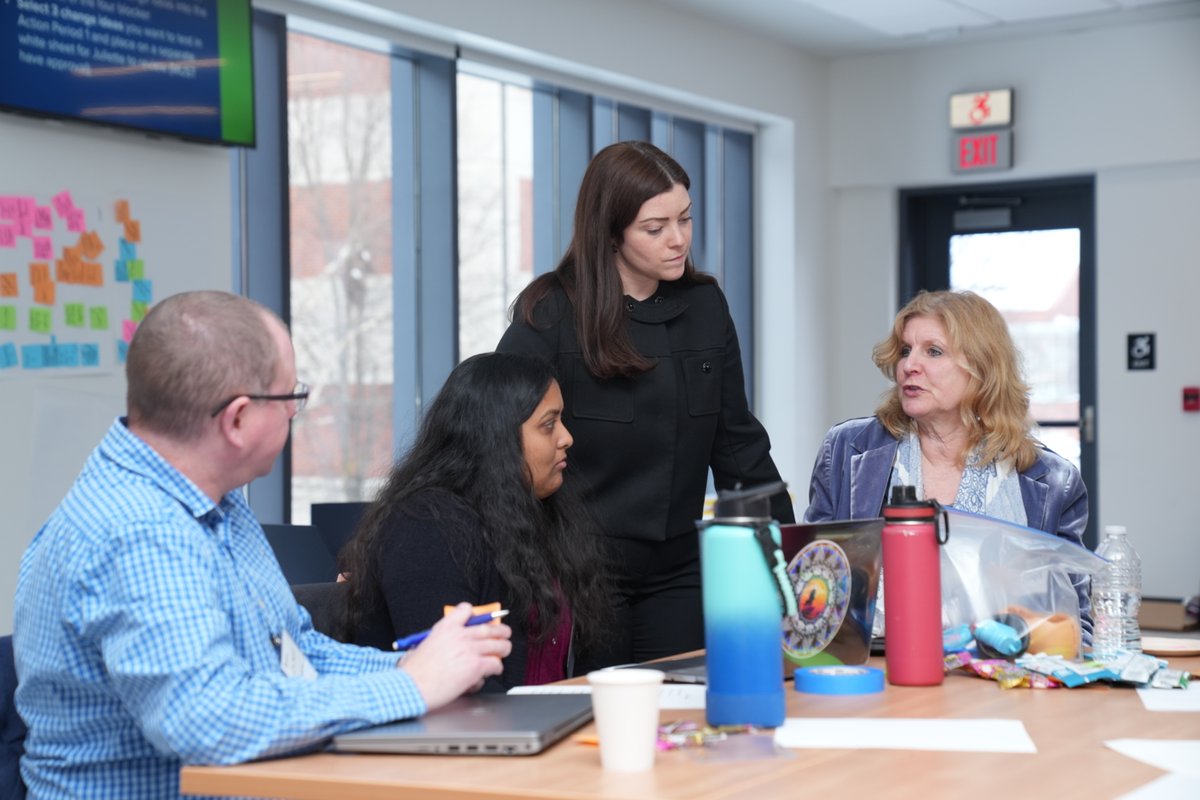 CCSU's tweet image. Under the CSCU system, Central Connecticut State University partners with NASH &amp;amp; ACUE to help educators strengthen their skills for a brighter future 💙🔱

🔗 ccsu.edu/article/cscu-l…

#WeAreCentral