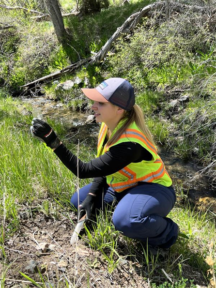 EsriYPN's tweet image. 🌍 Ever wondered what it’s like to be a Solution Engineer at Esri?

Discover Sarah’s career journey, her path into the geospatial field, and top tips for success! 

📖 Read the blog: ow.ly/eqfY50YhQha #GISCareers #CareerTips