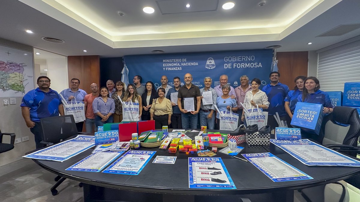 📚👟 ¡Vuelta a clases 2026 con beneficios que alivian el bolsillo!

El Ministerio de Economía, Hacienda y Finanzas formalizó un acuerdo de la canasta escolar 2026; con el Banco Formosa, Banco Hipotecario y el sector comercial del rubro librería, para establecer una lista de