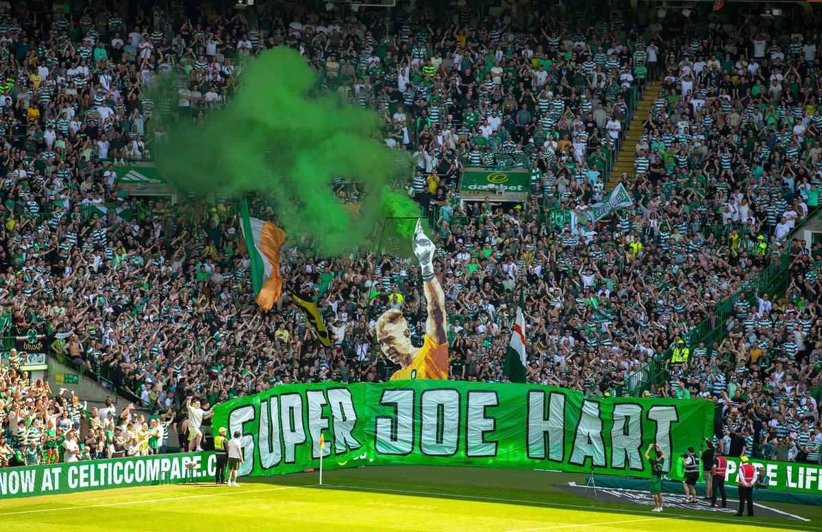 p____67's tweet photo. The difference between him and Joe Hart is staggering.

One absolutely raging at this.

The other in commentary defending the fans.

Super Joe Hart 💚 https://t.co/Lxayk8C3lk