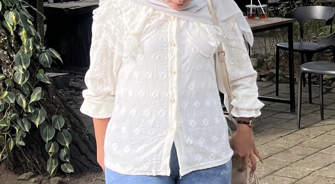 zxchan14's tweet photo. atasan blouse cantik ga tebel tp ga tipis jg trus ga bikin gerah sm gatel, baru dipake sekali 70.000 aja nego tipis (dijual gr gr BU) 
btw mutiaranya itu ga di lem ya tpi kek di jait gt jdi ga gampang lepas walopun masuk mesin cuci
bisa buat bukber dinner dll https://t.co/VX8VuFOTay