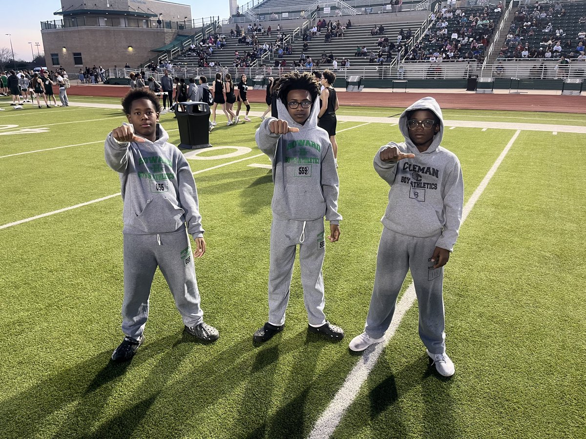NDNFootball's tweet photo. Our future NDNs kicked off track season under the Lumpkins lights ππ
#NewHach | #RollTribe | #SpearsUp https://t.co/6rgTcKn7FT
